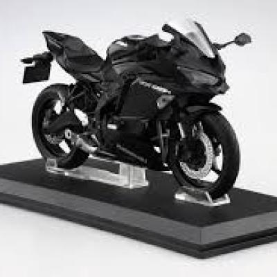 โมเดลโลหะ Kawasaki Ninja ZX-25R ระดับ 1/12 จาก Qingdao Society สีดำเป็นลายไฟแบบ金เงิน