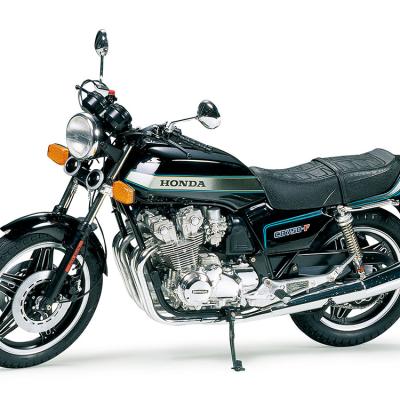 โมเดลรถจักรยานยนต์ฮอนด้า CB750F ขนาด 1/6 จาก Tamiya