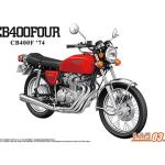 Model motosikal Honda CB400F skala 1/12 dengan empat silinder tahun '74.