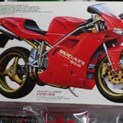 田宮1/12杜卡迪916模型