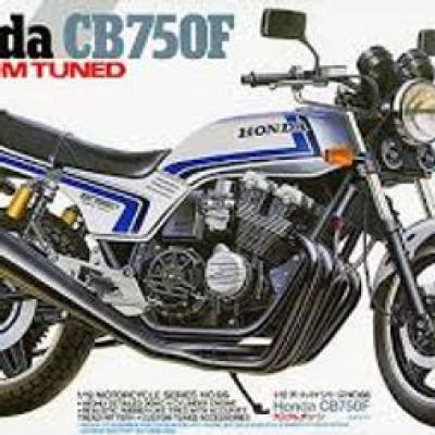 โมเดล ฮอนด้า CB750F "Custom Tuned" ของ Tamiya มาตราส่วน 1/12