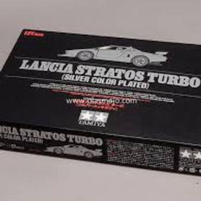 โมเดลสีเงินของ Tamiya 1/24 Lancia Stratos Turbo