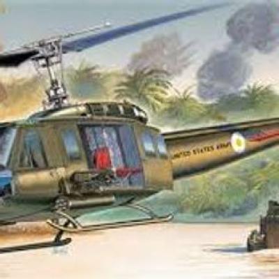 意大利 1/72 UH-1D 直升機模型